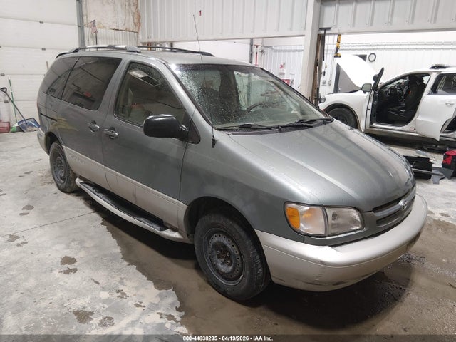 Salvage Toyota Sienna Image