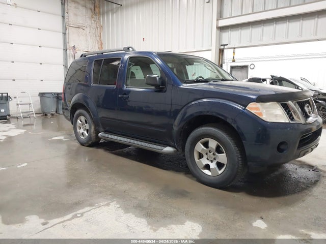 Salvage Nissan Pathfinder Image
