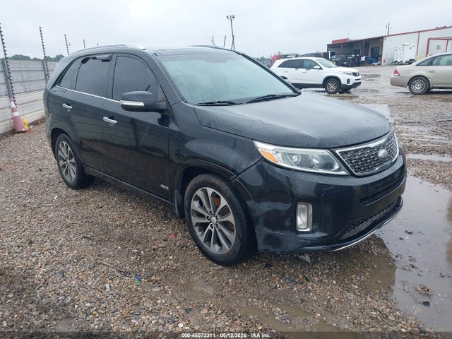 Salvage Kia Sorento Image