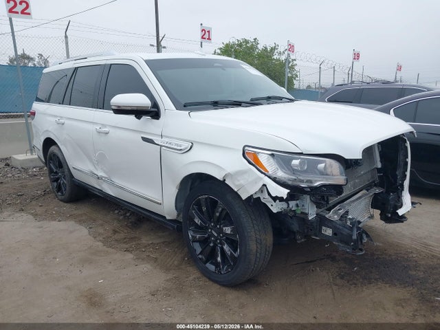 Salvage Lincoln Navigator Image