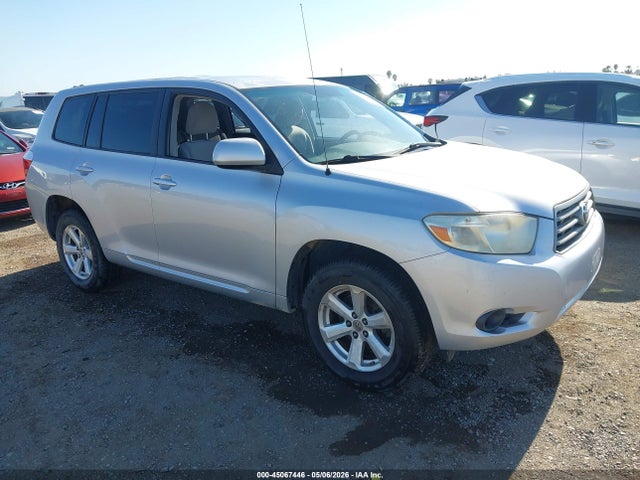 Salvage Toyota Highlander Image