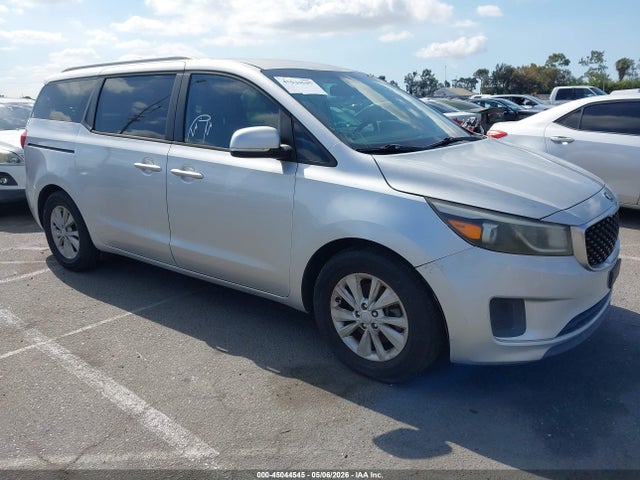 Salvage Kia Sedona Image