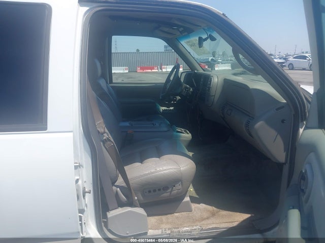 Chevrolet Suburban 2500