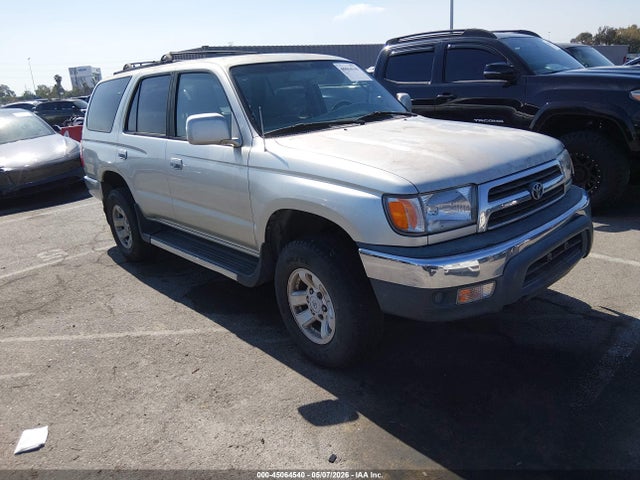 Salvage Toyota 4Runner Image