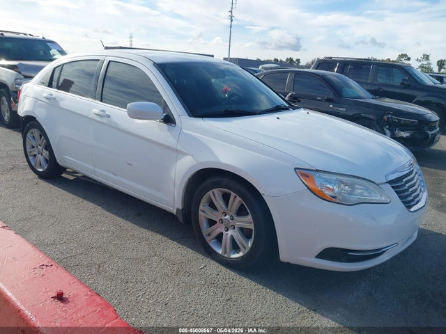 Salvage Chrysler 200 Image