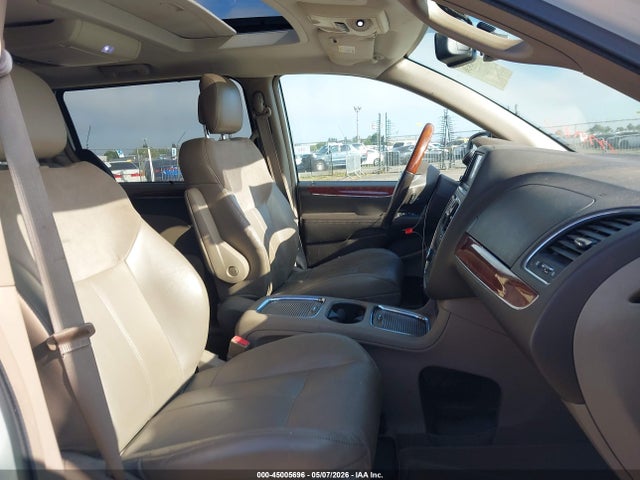 Chrysler Town & Country Limited
