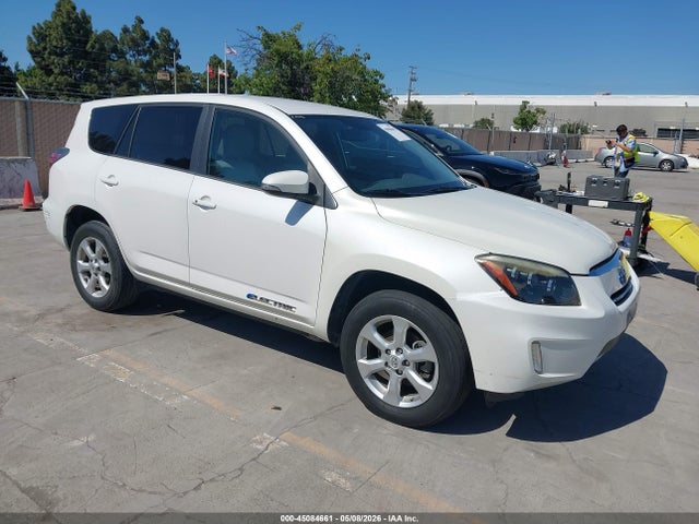Salvage Toyota RAV4 Image
