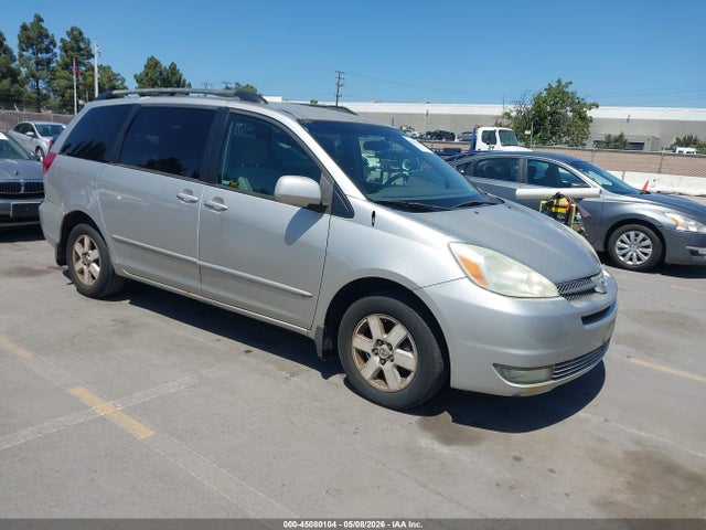 Salvage Toyota Sienna Image