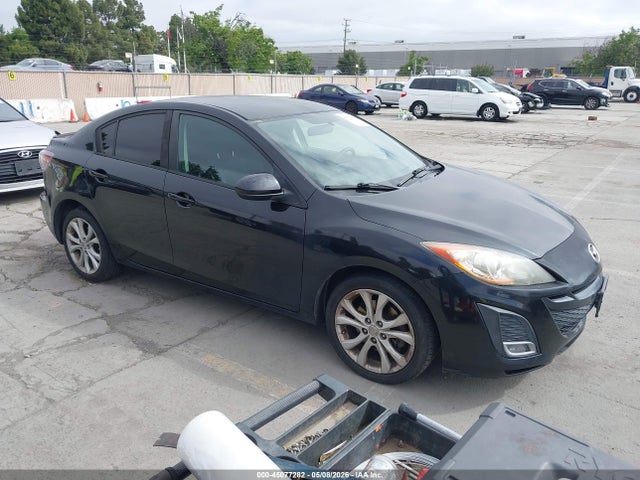Salvage Mazda Mazda3 Image