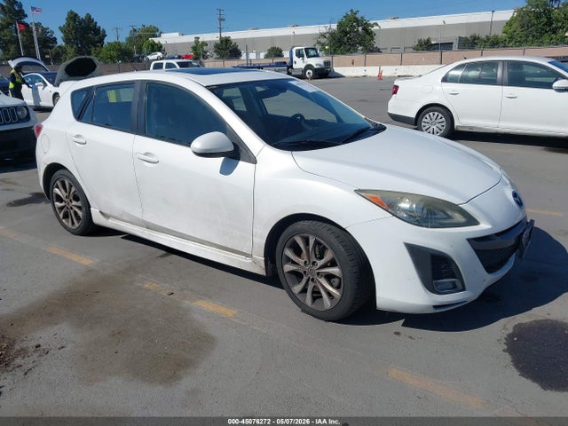 Salvage Mazda Mazda3 Image