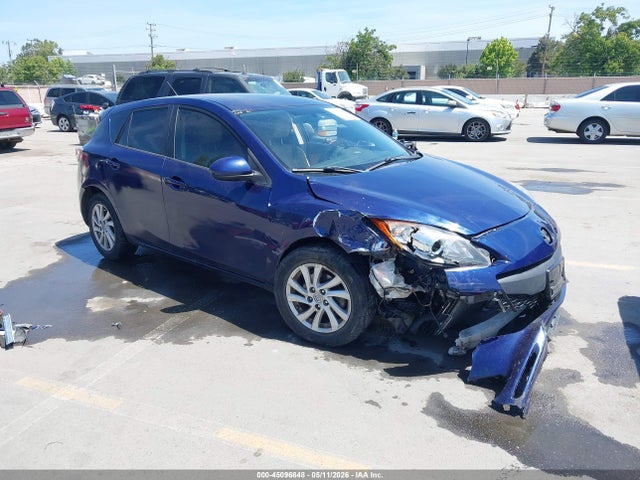 Salvage Mazda Mazda3 Image