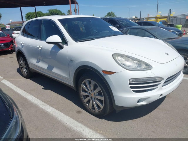 Salvage Porsche Cayenne Image