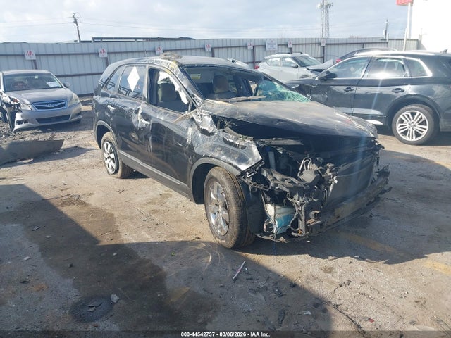 Salvage Kia Sorento Image