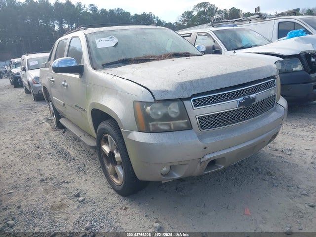 Salvage Chevrolet Avalanche 1500 Image