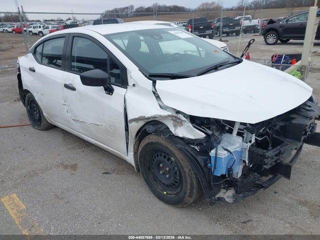 Salvage Nissan Versa Image