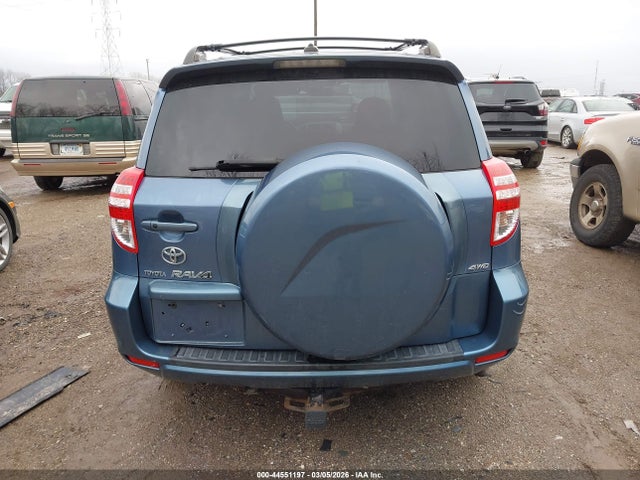 Toyota RAV4 Limited V6