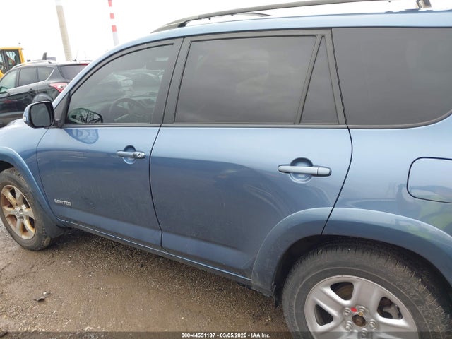 Toyota RAV4 Limited V6