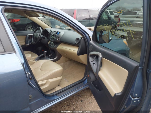 Toyota RAV4 Limited V6