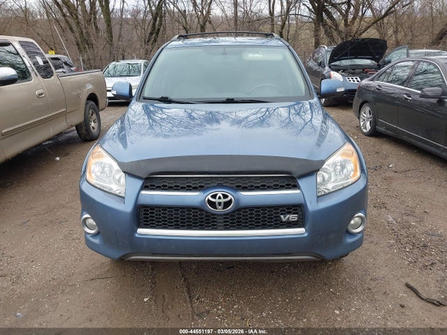 Toyota RAV4 Limited V6