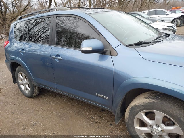 Toyota RAV4 Limited V6