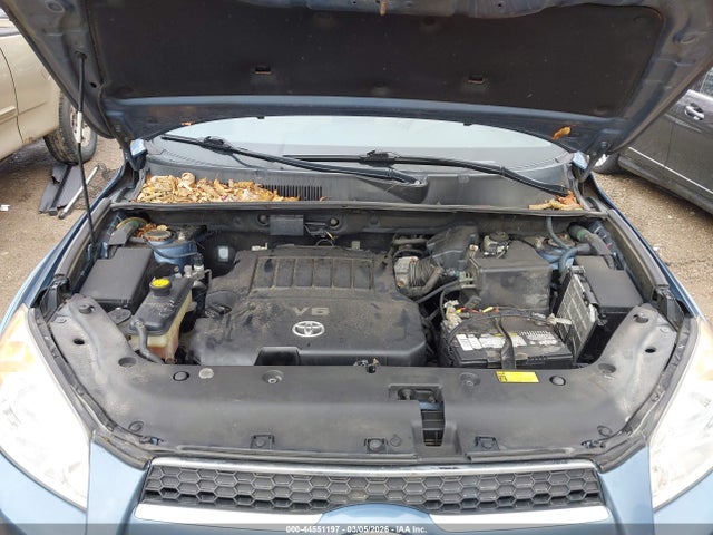 Toyota RAV4 Limited V6