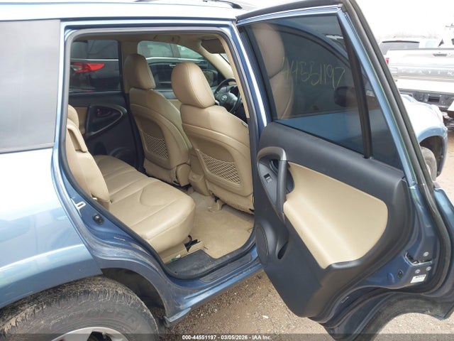 Toyota RAV4 Limited V6