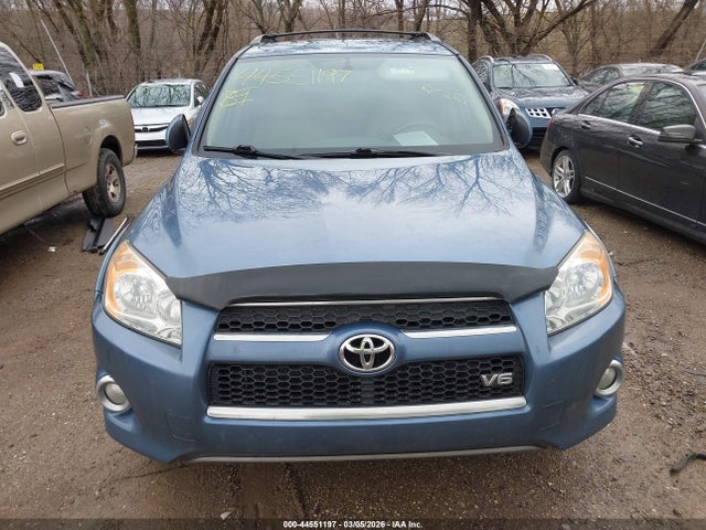 Toyota RAV4 Limited V6