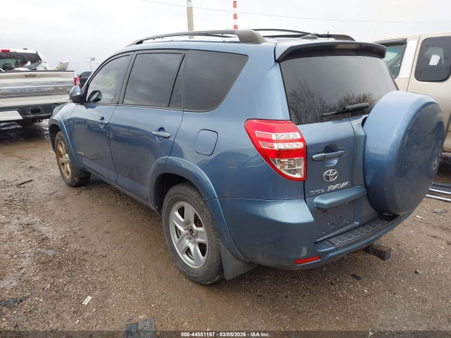 Toyota RAV4 Limited V6
