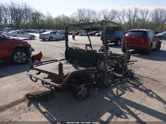 John Dear Gator Xuv 835r
