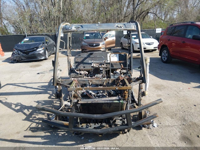 John Dear Gator Xuv 835r