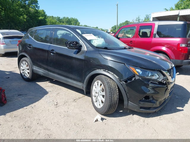 Salvage Nissan Rogue Image