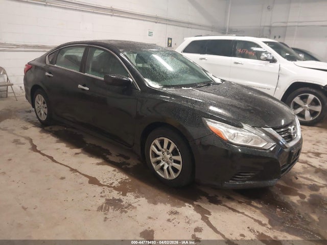 Salvage Nissan Altima Image
