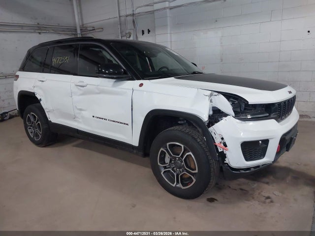 Salvage Jeep Grand Cherokee Image