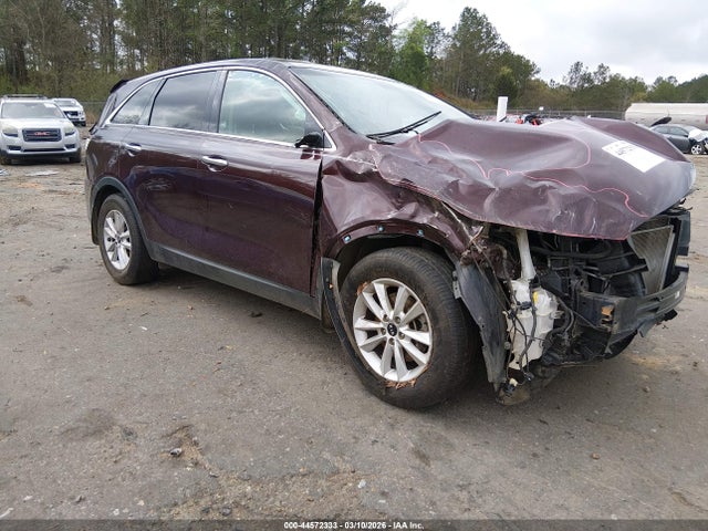 Salvage Kia Sorento Image