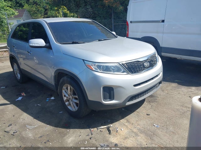 Salvage Kia Sorento Image