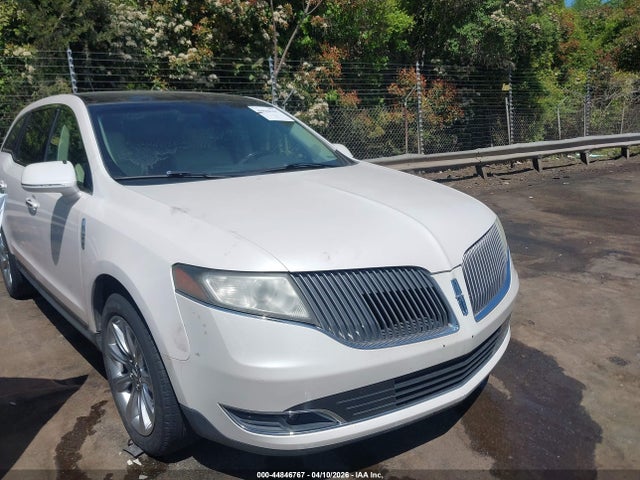 Salvage Lincoln MKT Image