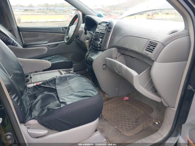 Toyota Sienna Le
