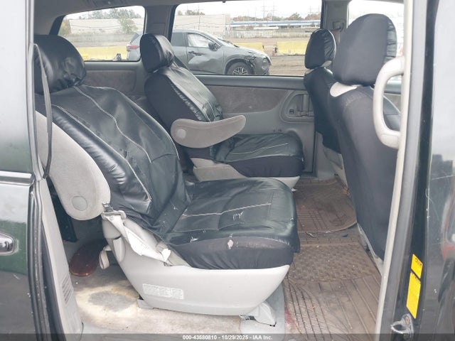 Toyota Sienna Le