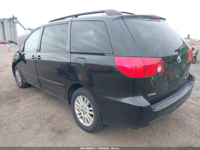Toyota Sienna Le