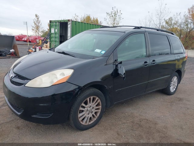 Toyota Sienna Le
