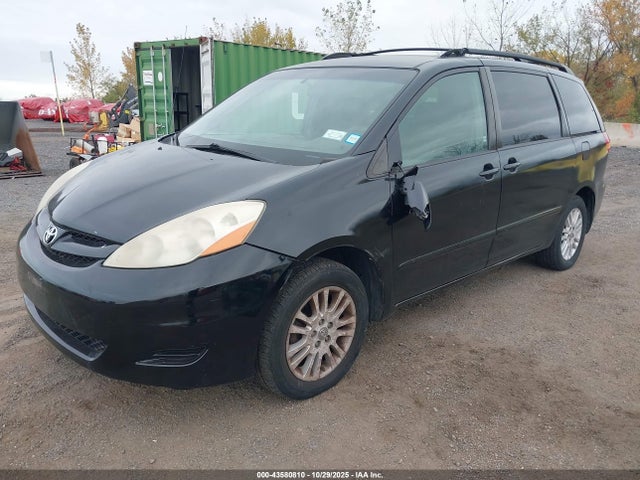 Toyota Sienna Le