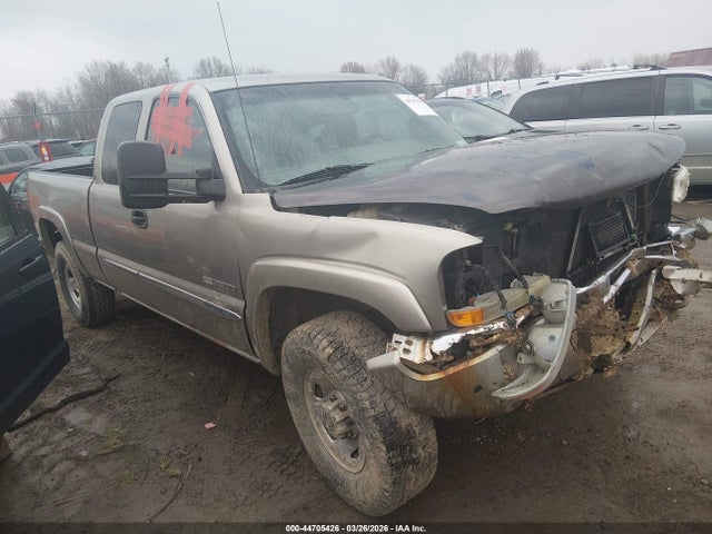 Salvage GMC Sierra 2500 Image