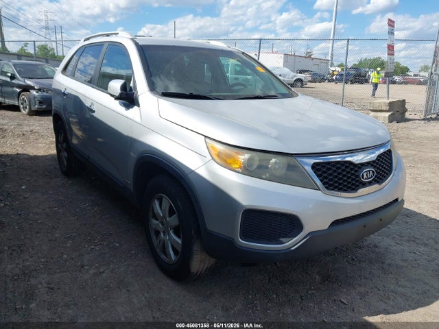 Salvage Kia Sorento Image