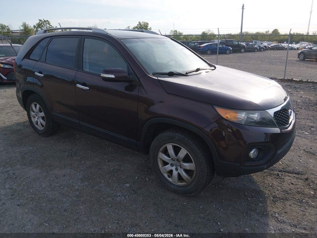 Salvage Kia Sorento Image