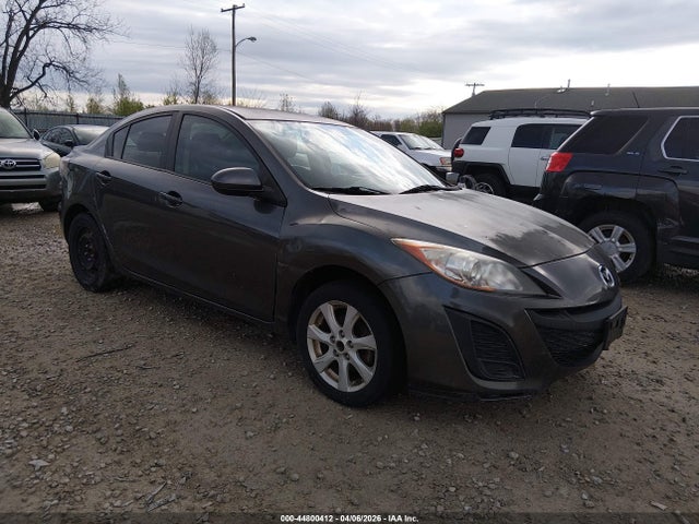 Salvage Mazda Mazda3 Image