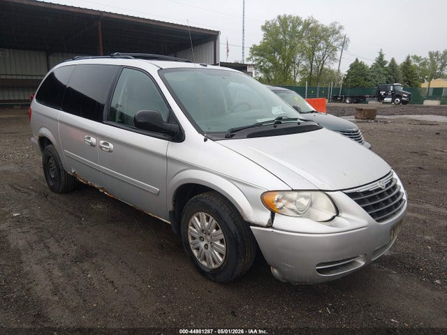 Salvage Chrysler Town & Country Image