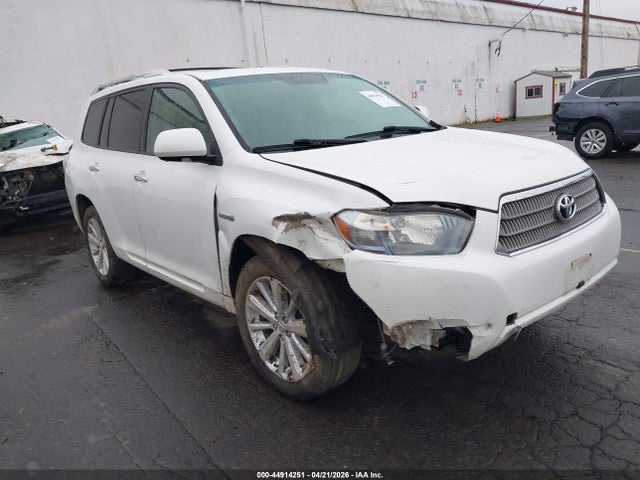 Salvage Toyota Highlander Image