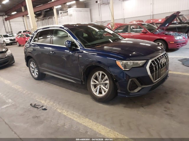 Salvage Audi Q3 Image