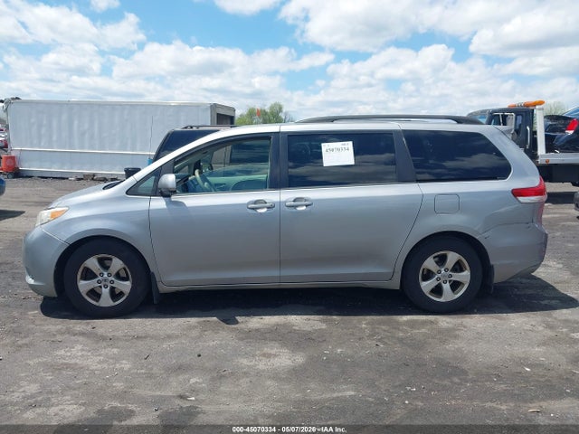 Toyota Sienna Le V6 8 Passenger