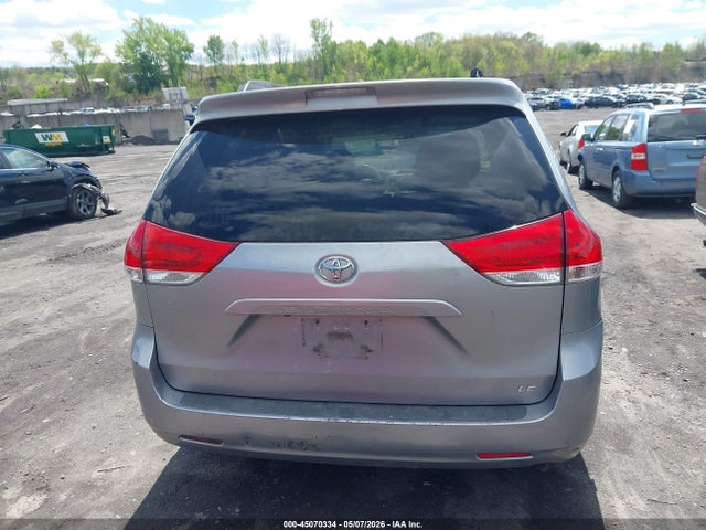 Toyota Sienna Le V6 8 Passenger